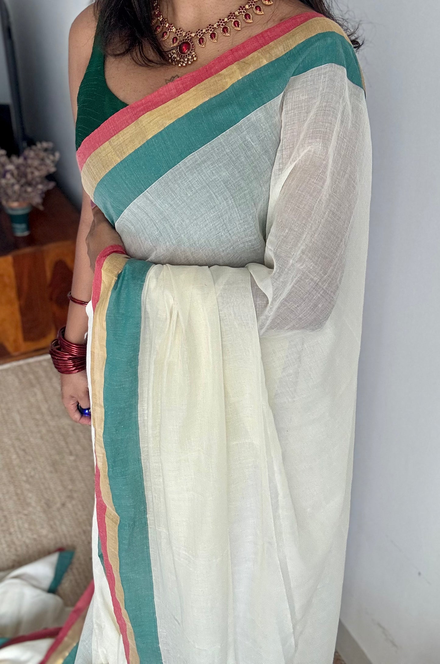 Ivory with red, green & gold border, mul cotton - YCON25BCM31