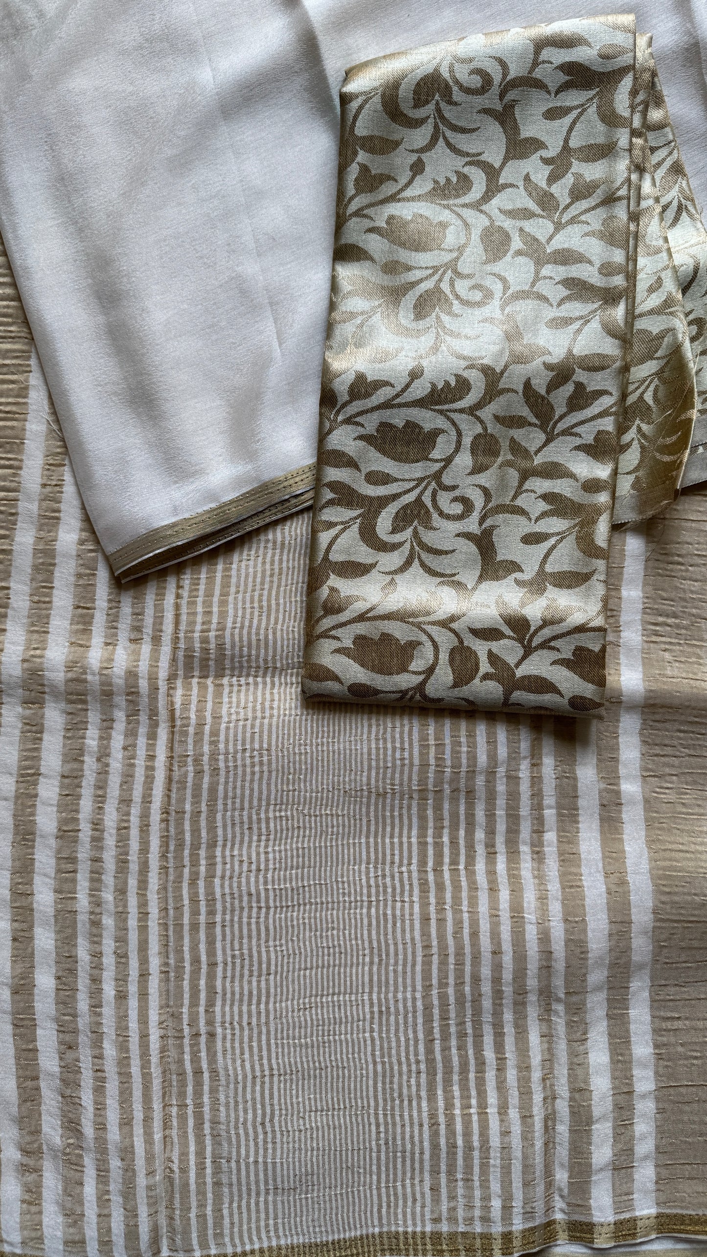Noor - Ivory whispers & golden grace, chinon