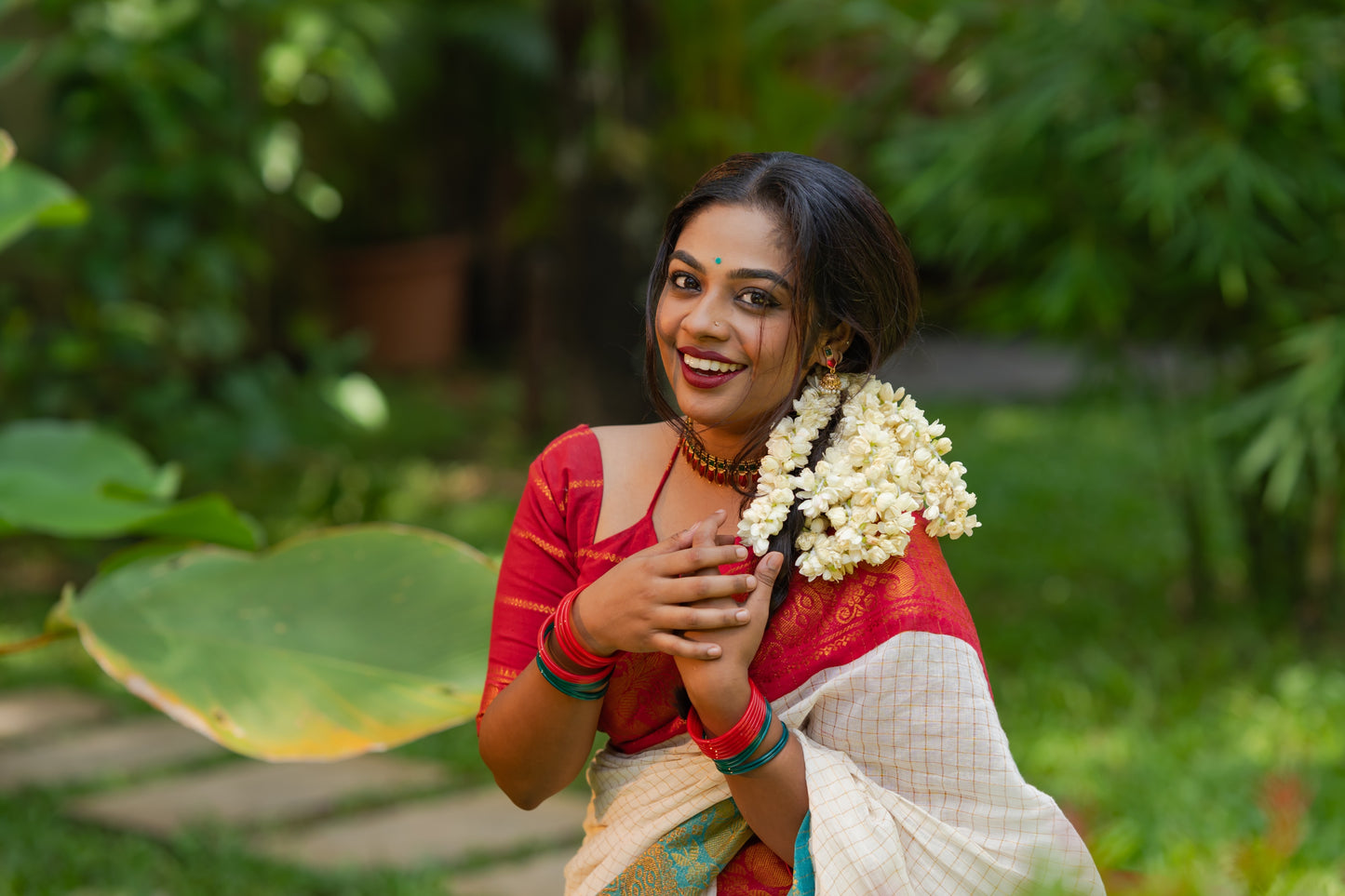 Karthika : Shalabham - Sungudi checks, ivory gold base, red and turquoise blue dual tone border, soft cotton - YCIEON163