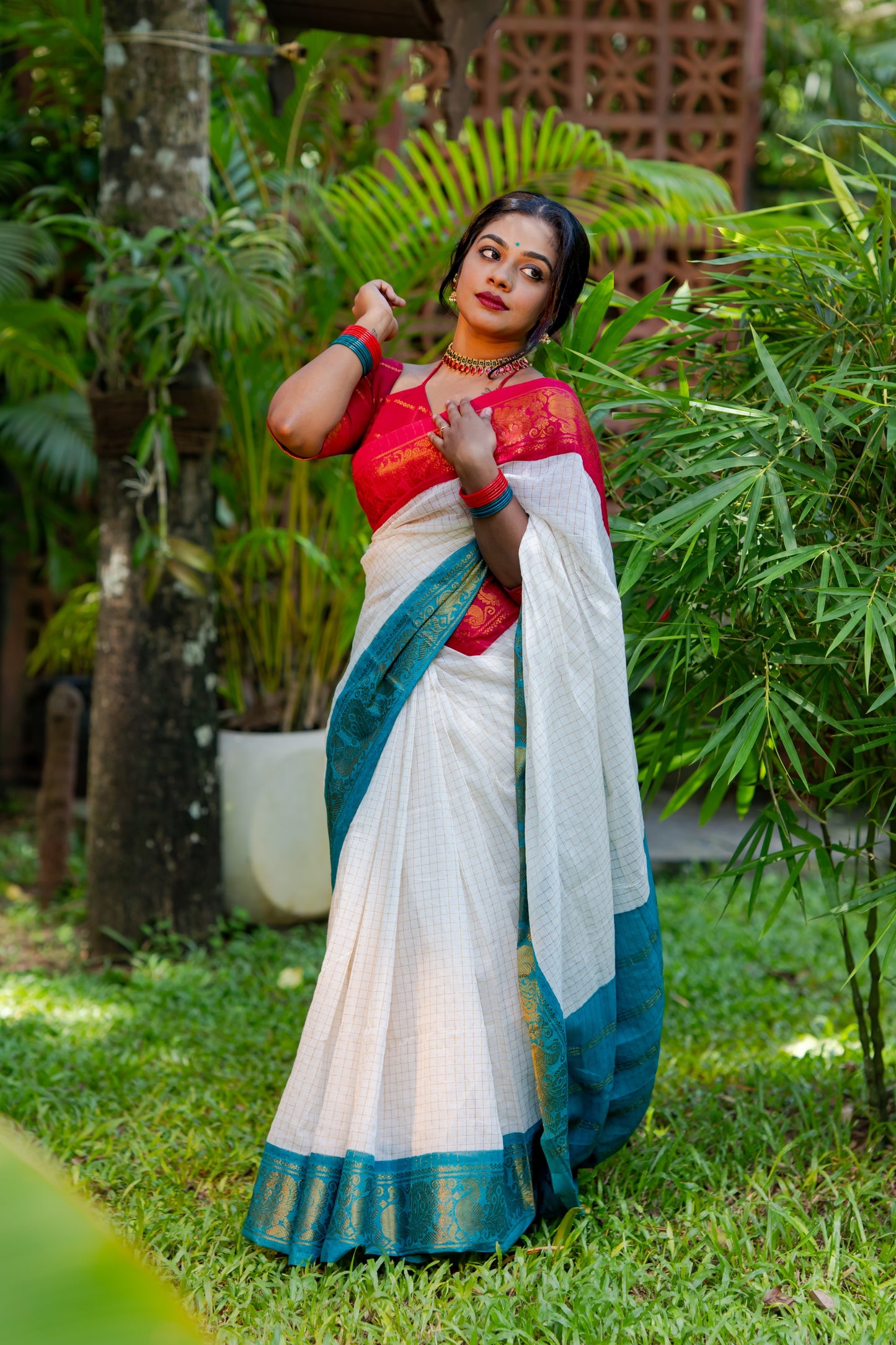 Karthika : Shalabham - Sungudi checks, ivory gold base, red and turquoise blue dual tone border, soft cotton - YCIEON163