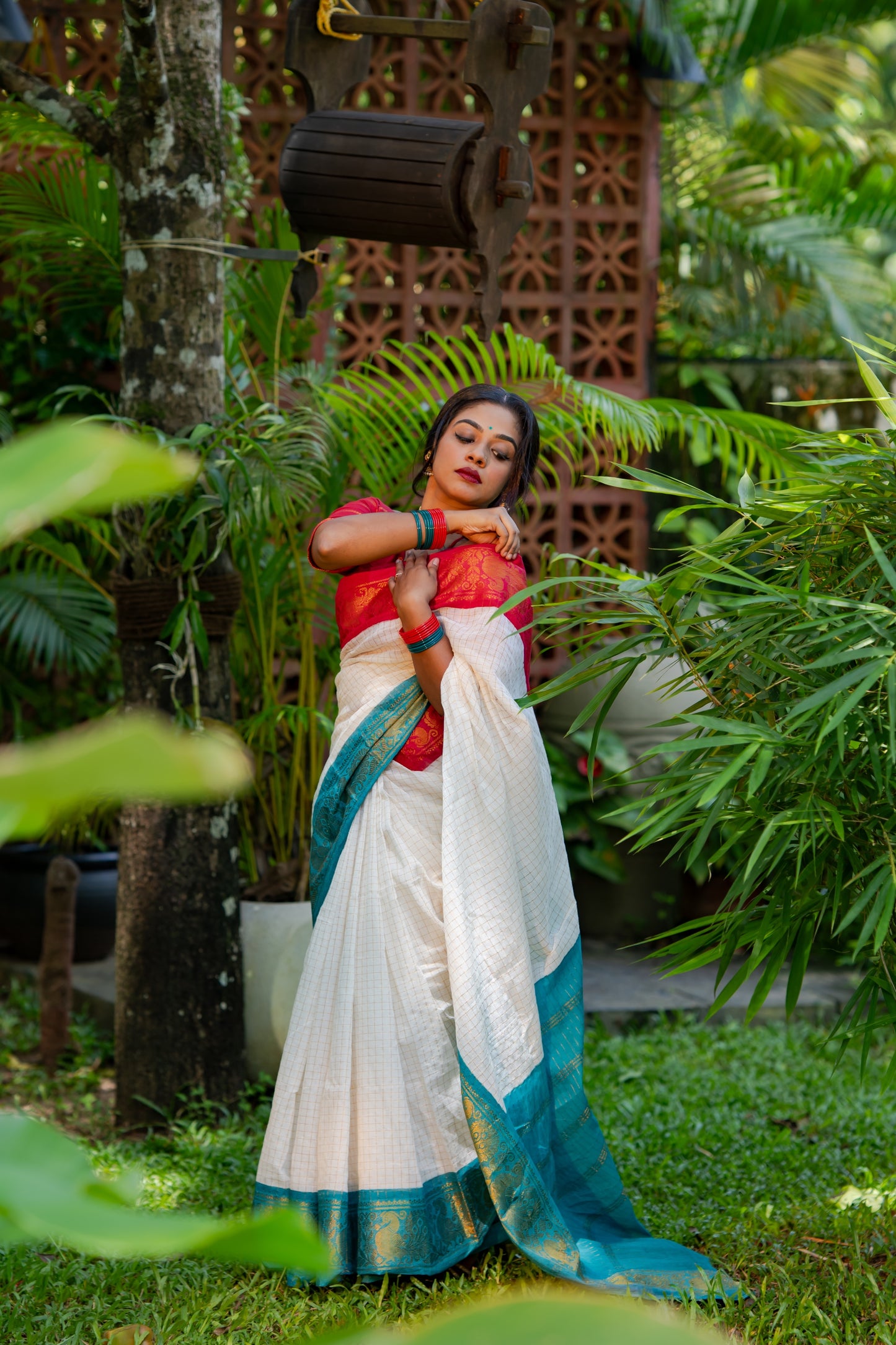 Karthika : Shalabham - Sungudi checks, ivory gold base, red and turquoise blue dual tone border, soft cotton - YCIEON163