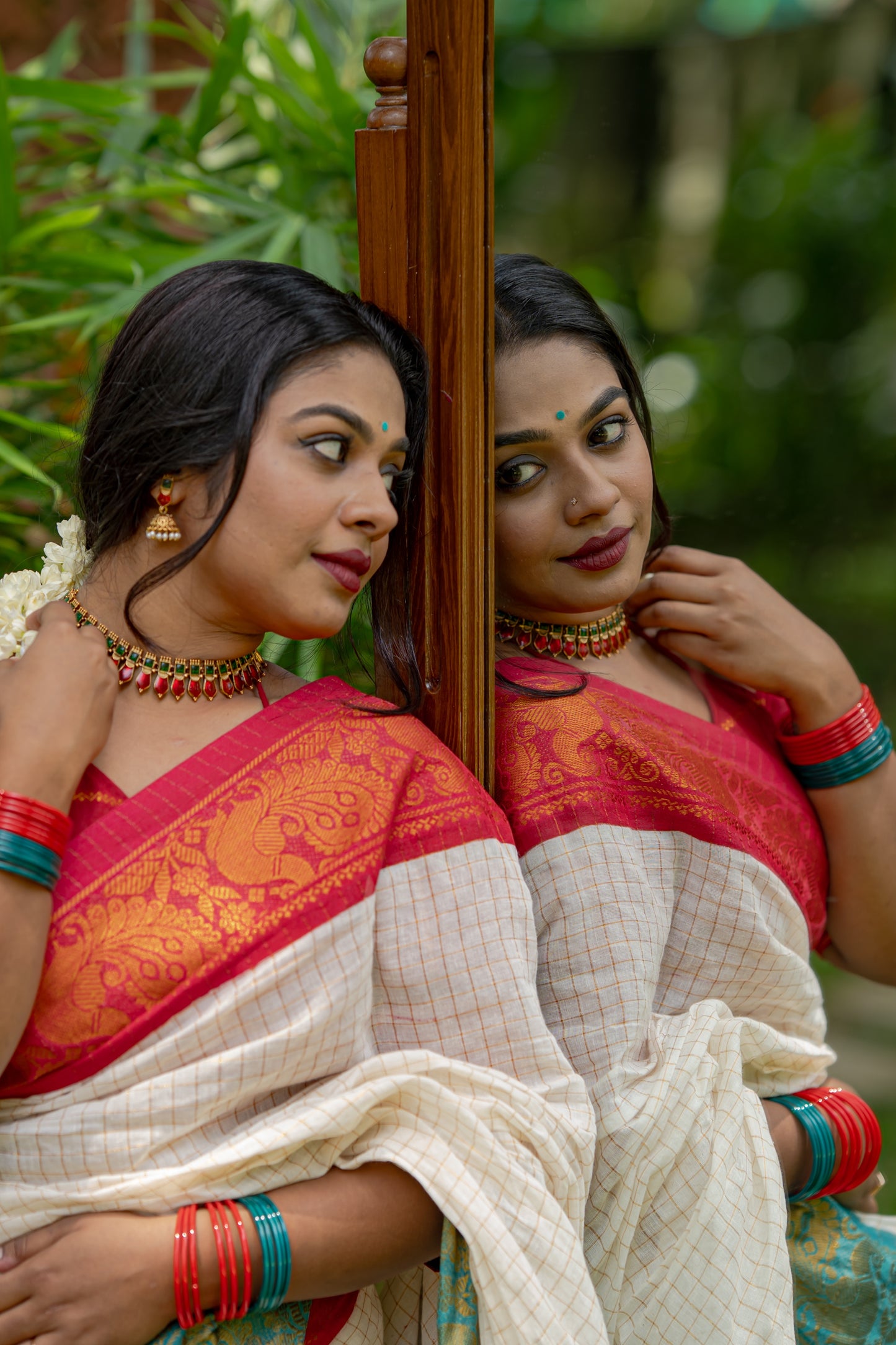 Karthika : Shalabham - Sungudi checks, ivory gold base, red and turquoise blue dual tone border, soft cotton - YCIEON163